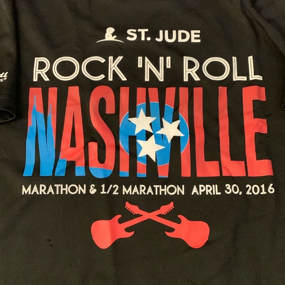 3/$20✨ Brooks Black Short Sleeve Tee Rock n Roll Series Marathon 2016 Nashville - Picture 2 of 8